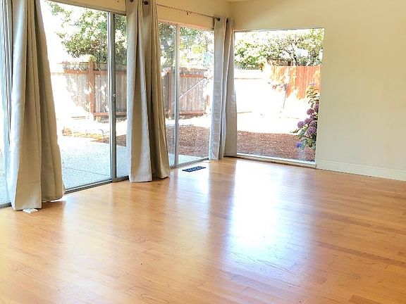 5th image of 2028 Bordeaux Ln