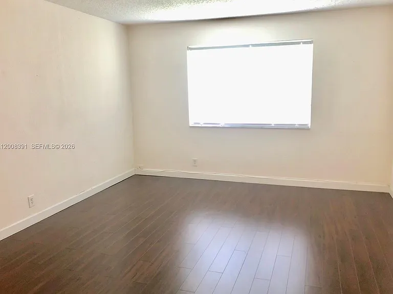 405 Lakeview Dr #202 — Photo 6