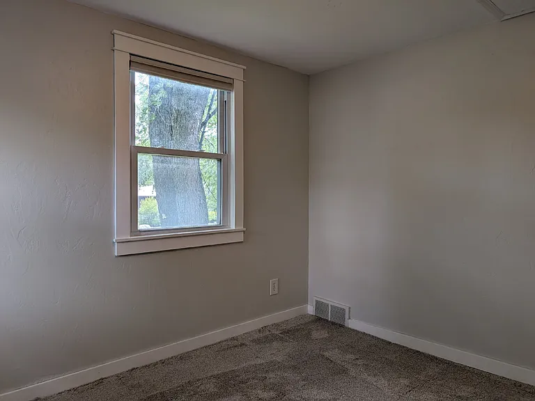1575 W Butte Des Morts Beach Rd — Photo 35