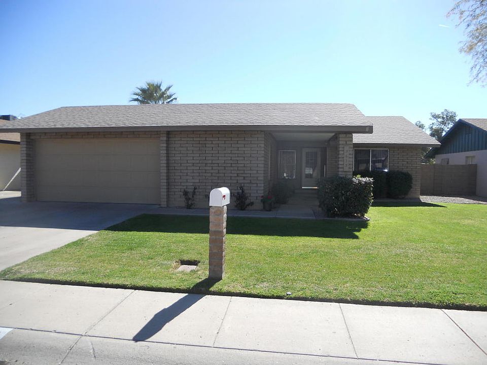 1st image of 5615 W Altadena Ave