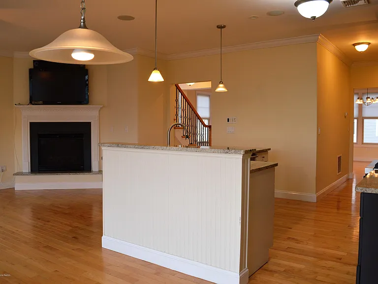 606 Park Ave — Photo 11