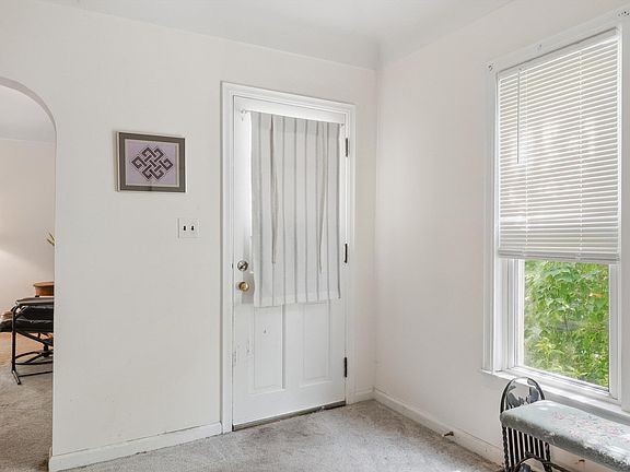 3rd image of 611 Miner St