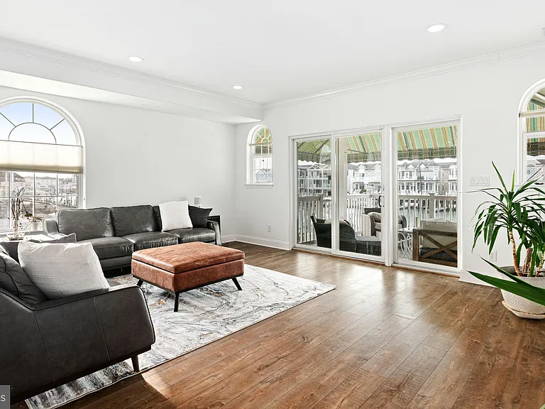 536 W Montgomery Ave — Photo 20