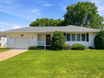 406 8th Ave SE, Dyersville, IA, 52040