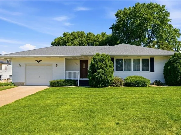406 8th Ave SE, Dyersville, IA 52040