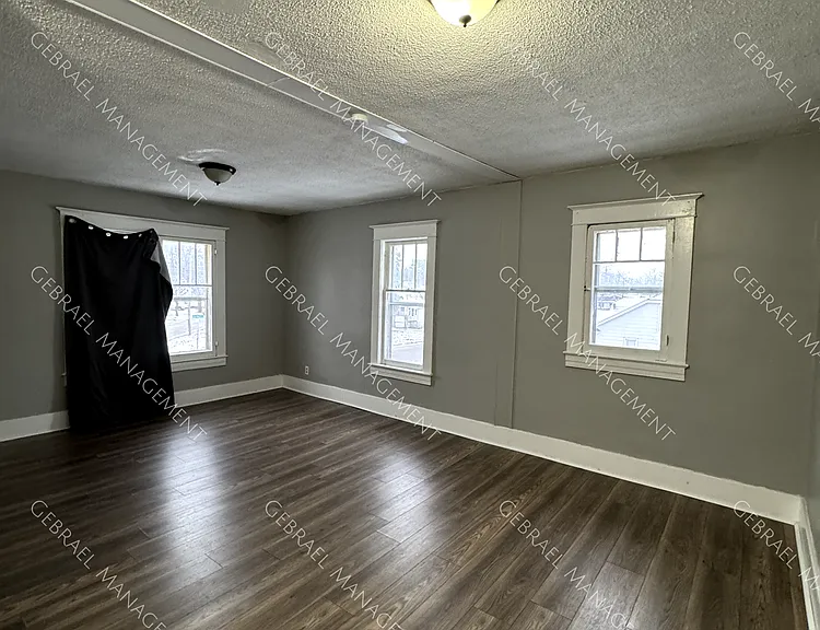 1635 Holmes St — Photo 7