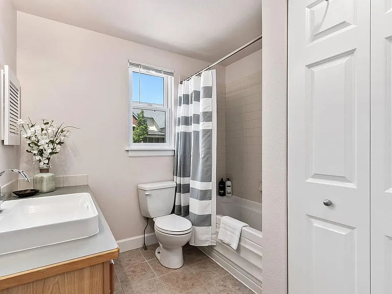 405 Mason Ct — Photo 20