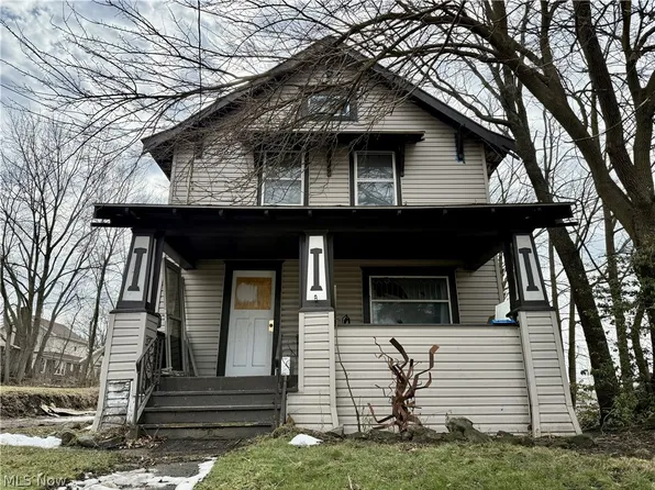 22 Brighton Dr, Akron, OH 44301