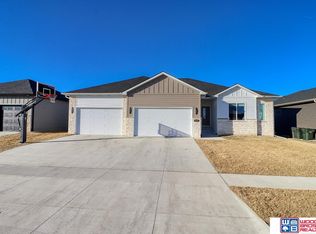 10520 Freedom Ln, Lincoln, NE 68527
