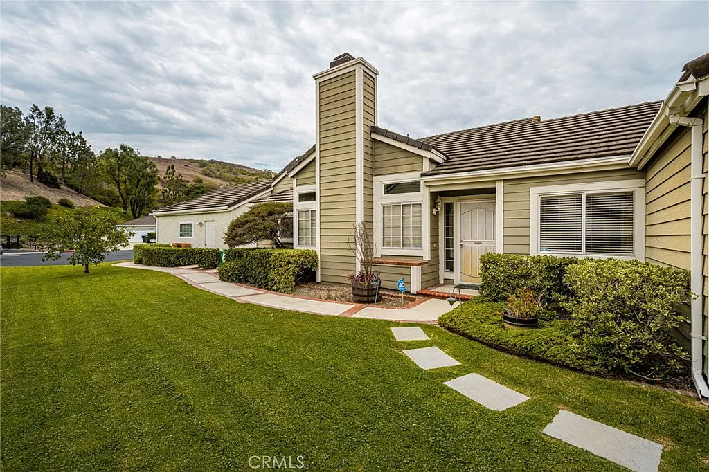 3 bed, 1918 sqft, $4,700 — Photo 3