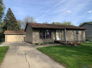 304 N Meyer Ln, Sioux Falls, SD 57103