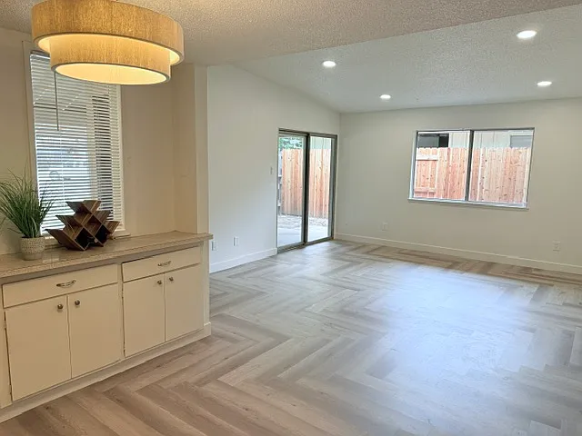 2952 Sybil Way — Photo 9