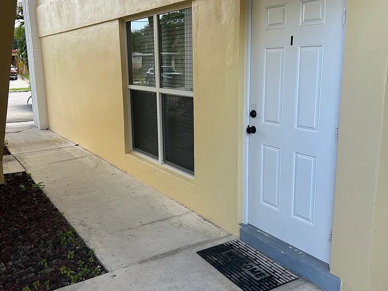 731 Hummingbird Way #1 — Photo 2