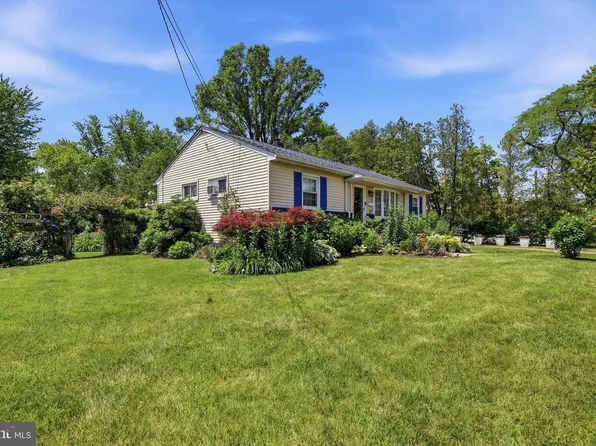 509 Oak Dr, Somerdale, NJ 08083