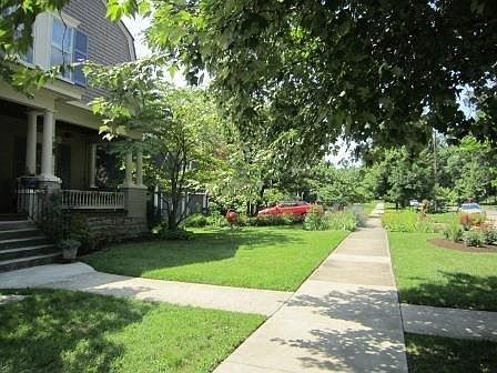 3rd image of 644 Elsmere Park