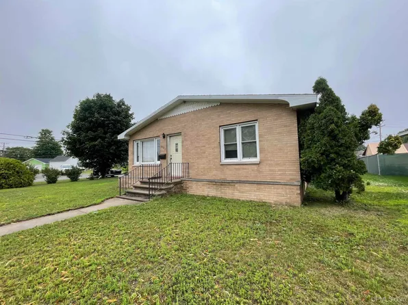 1020 N 20th St, Escanaba, MI 49829