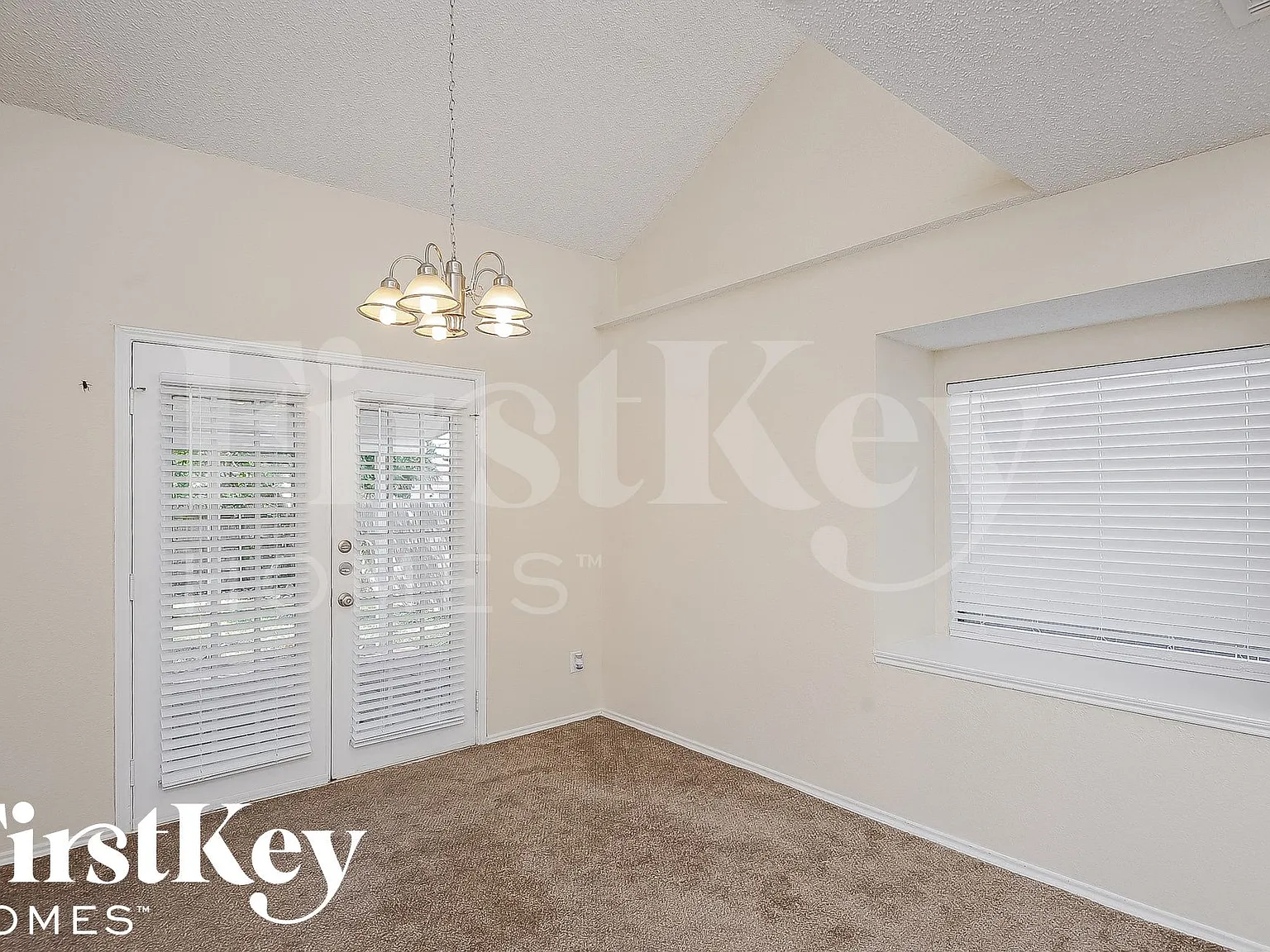 3 bed, 2.0 bath, 1524 sqft, $2,325 — Photo 4