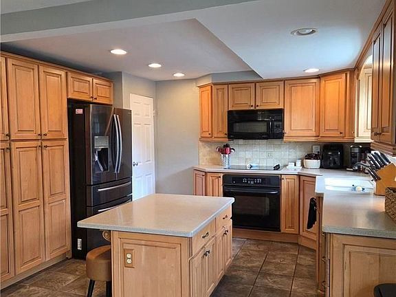 5th image of 102 Raleigh Ct