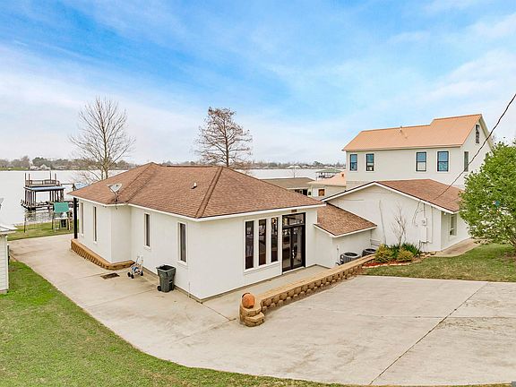 2nd image of 8689 Island Rd