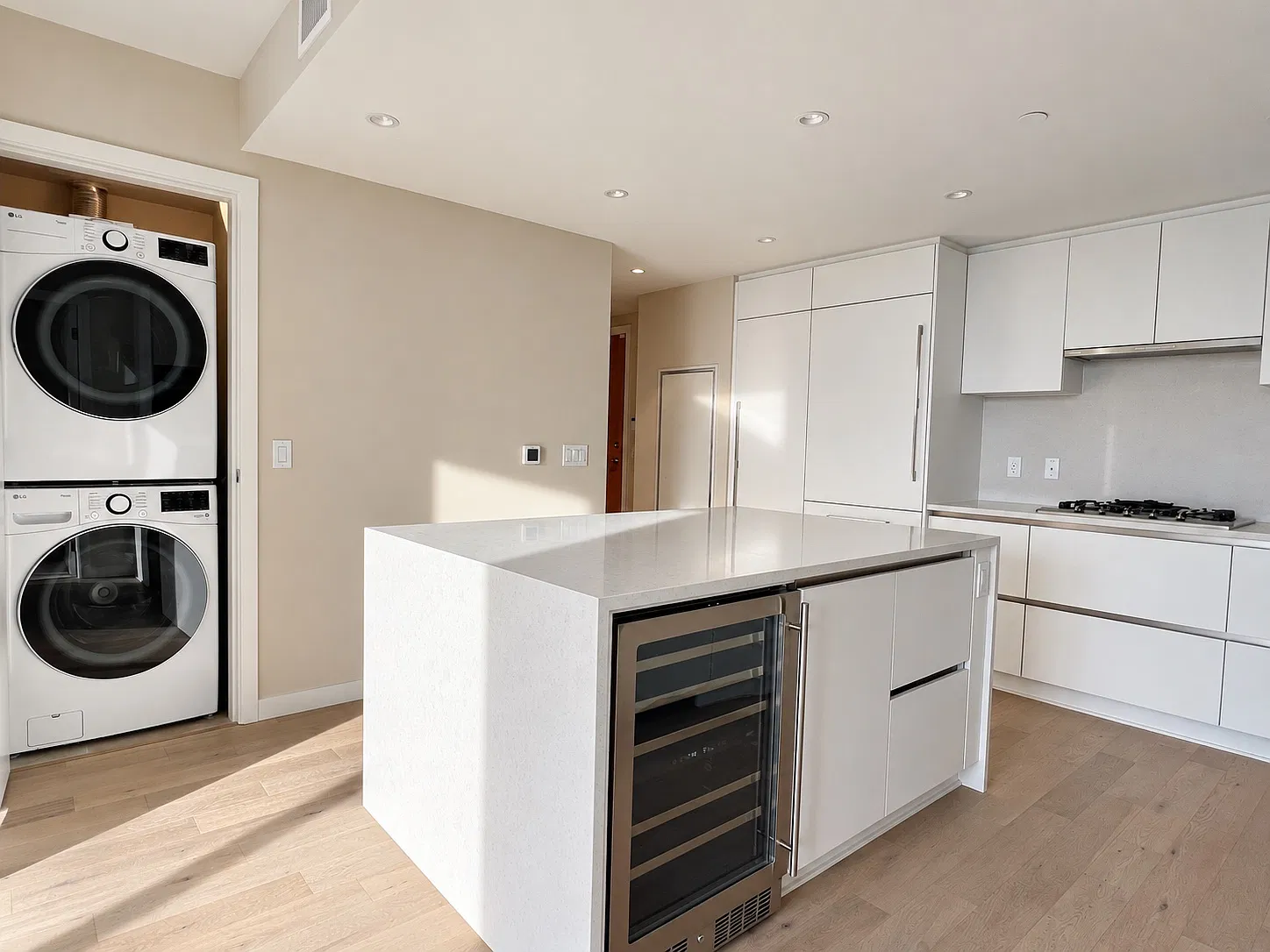 2 bed, 837 sqft, $3,800 — Photo 3