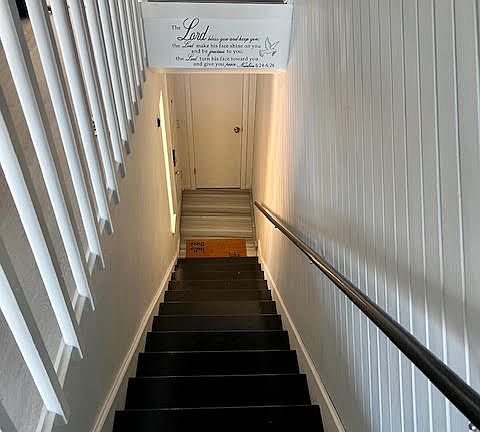 Entry way stairs leading up to first floor living room, dining room, kitchen and 1/2 bath.