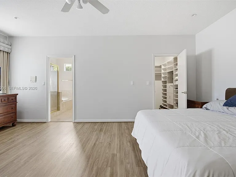 3722 NE 208th Ter — Photo 17