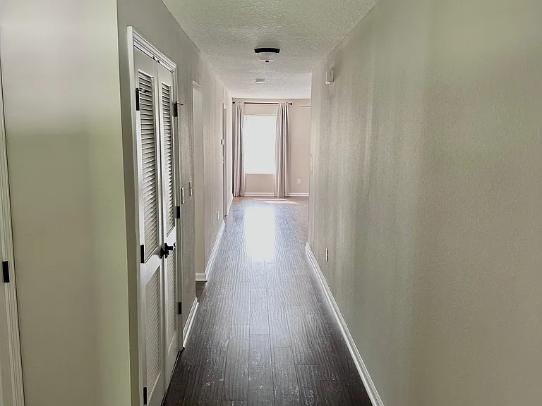 1760 Lake Shore Blvd — Photo 9