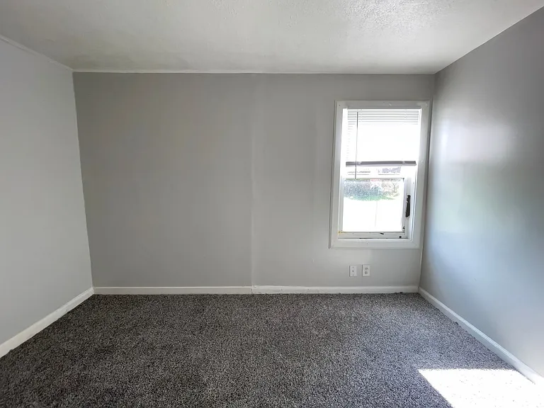 1521 & 1521 1/2 E Kirby Ave (AARC Management, LLC) — Photo 10
