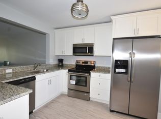 686 Squire Cir APT 103, Naples, FL 34104