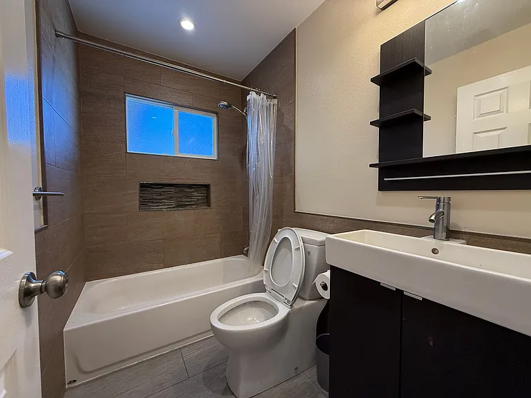 2360 Fordham Dr — Photo 12