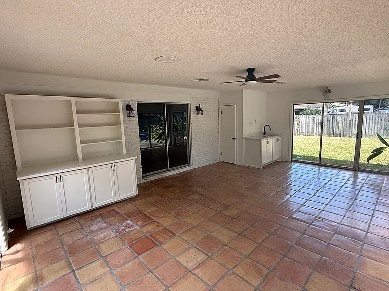 413 Orleans St — Photo 9