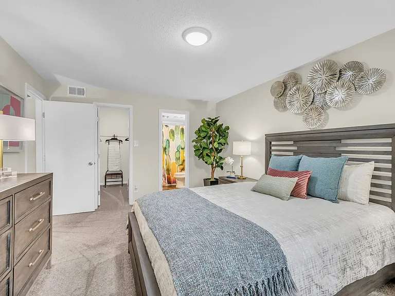 The Overlook Apartment Homes — Photo 17