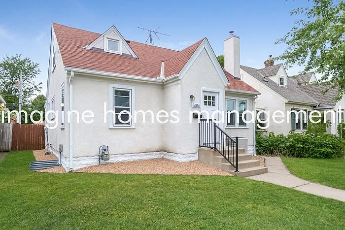 3 bed, 1.0 bath, 1307 sqft, $2,325 — Photo 2