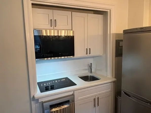 5 Tudor City Place image 3 of 10