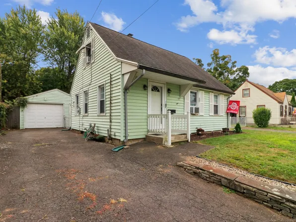 15 Colonial Lane, East Hartford, CT 06118