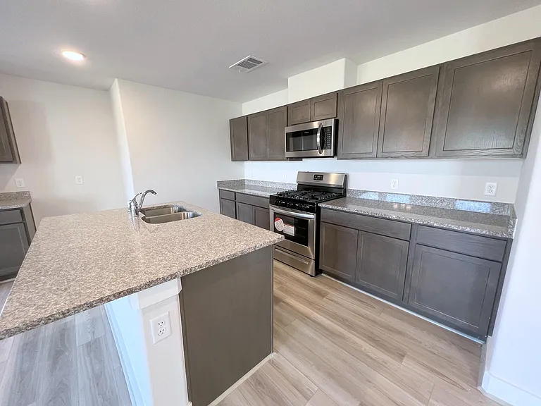 7002 Cedar Breeze Ct — Photo 6