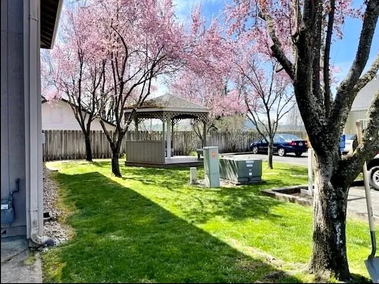 310 NE Terry Ln #2D — Photo 12