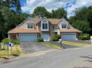 9 Cottonwood Dr, Saugerties, NY 12477