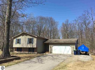 9752 Cunningham Ln, Traverse City, MI 49685