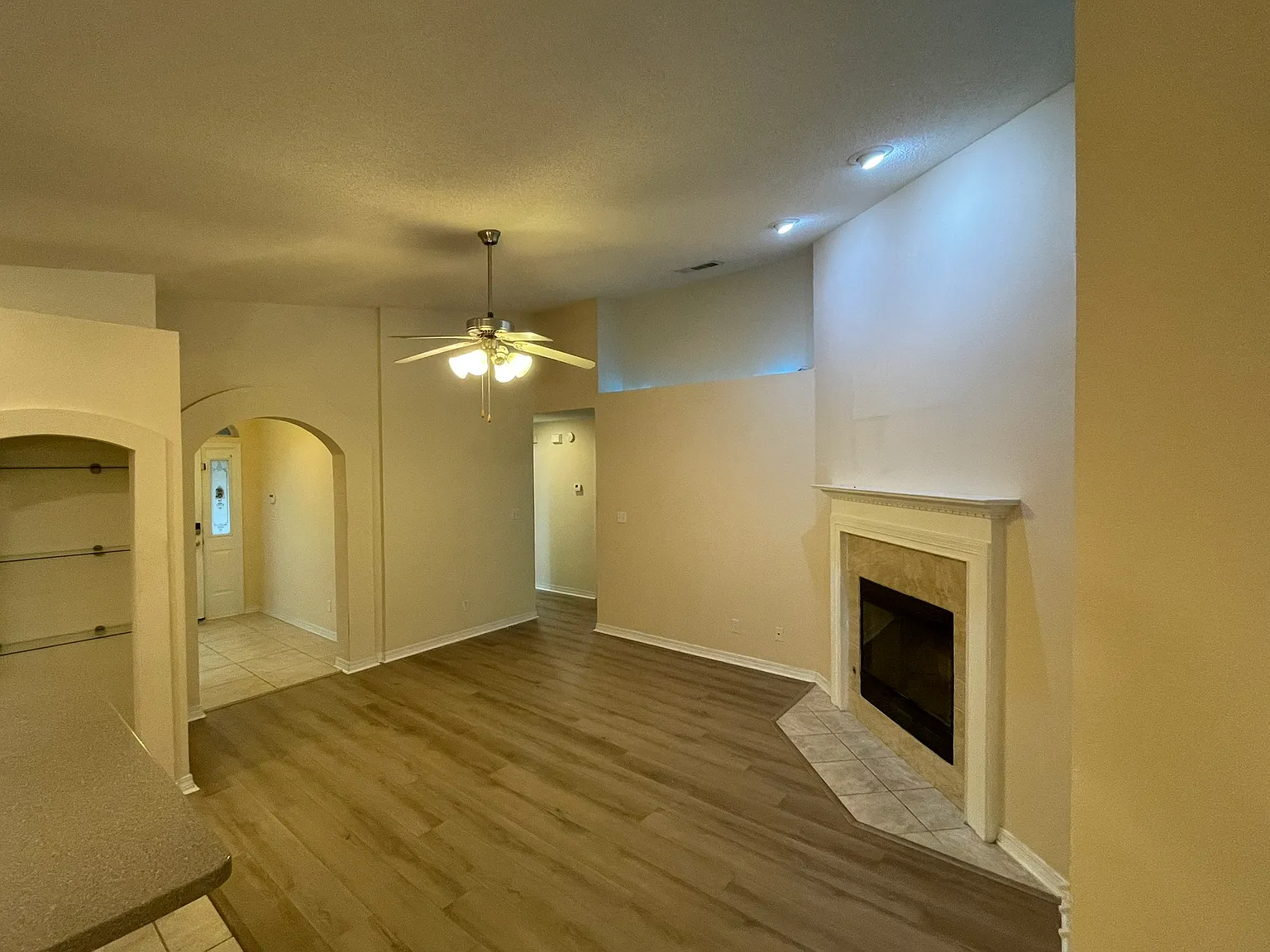 3 bed, 1623 sqft, $1,925 — Photo 2
