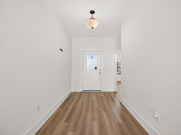 4th image of 2002 Flatland Dr
