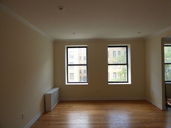 4th image of 870 W 181st St APT 31