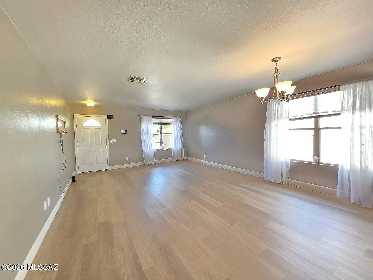 3 bed, 2.0 bath, 1757 sqft, $1,850 — Photo 4