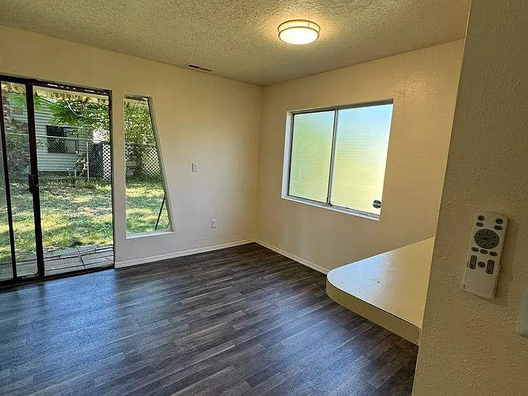 8003 N Wabash Ave — Photo 17