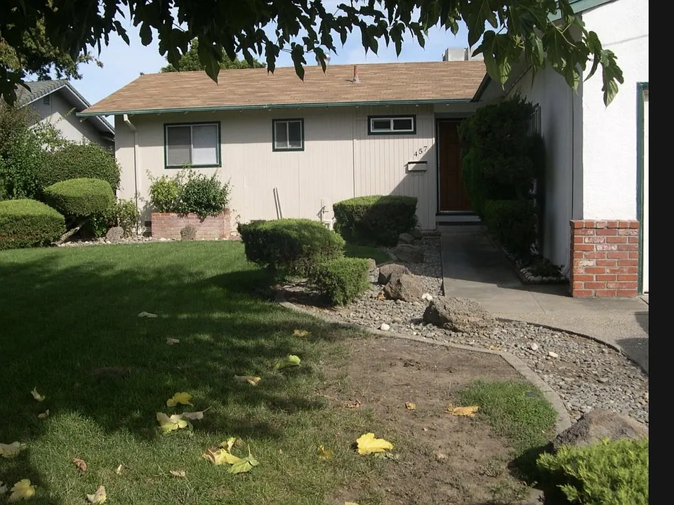 457 Meadowlark St