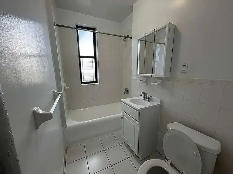 1543 Townsend Ave #4B — Photo 7