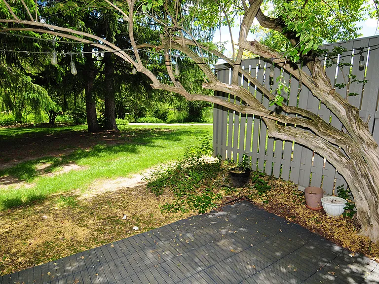 684 Peninsula Ct — Photo 4