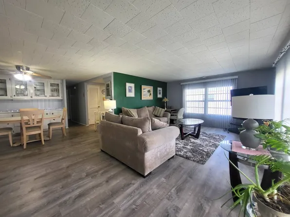 2324 Fremont Dr, Sarasota, FL 34238