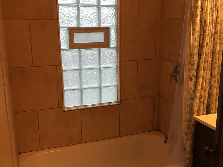 bathroom photo 2