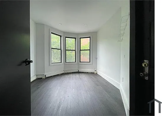 3 bed, $2,200 — Photo 2